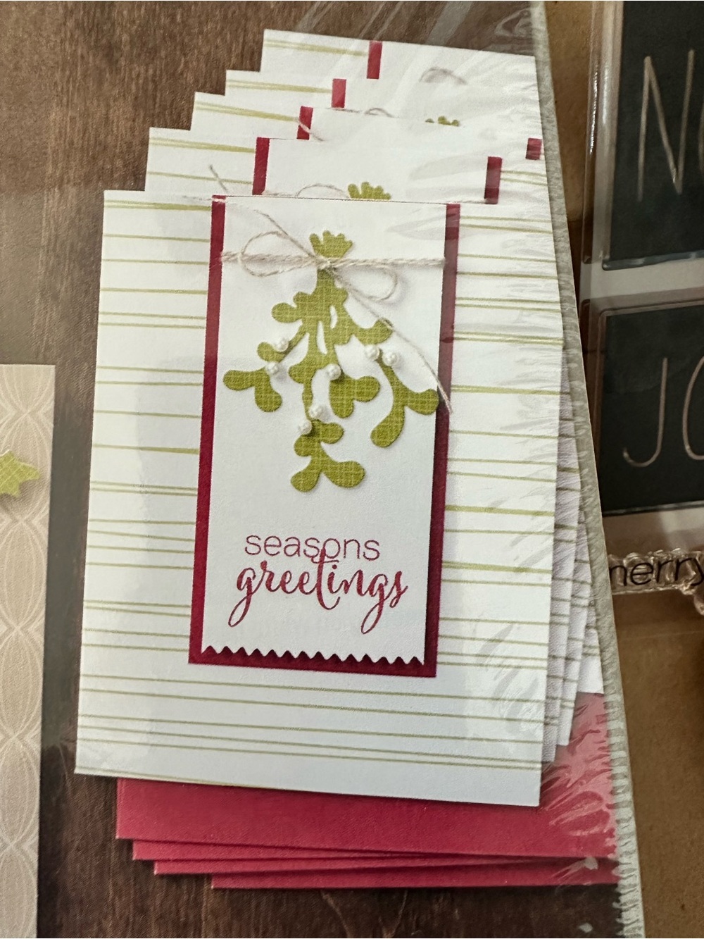 Mistletoe & Holly Holiday Stampin’ Up! Paper Pumpkin Card Kit - Red, Green - Picture 3 of 6
